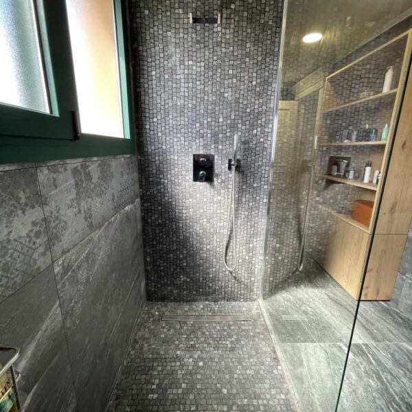 Elite Geberit shower system installation | Stroinvest - Turnkey construction and repair of any complexity on the Costa Brava, Costa Maresme and Barcelona