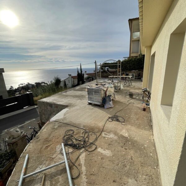 Pavement restoration of the terrace | Stroinvest - Turnkey construction and repair of any complexity on the Costa Brava, Costa Maresme and Barcelona
