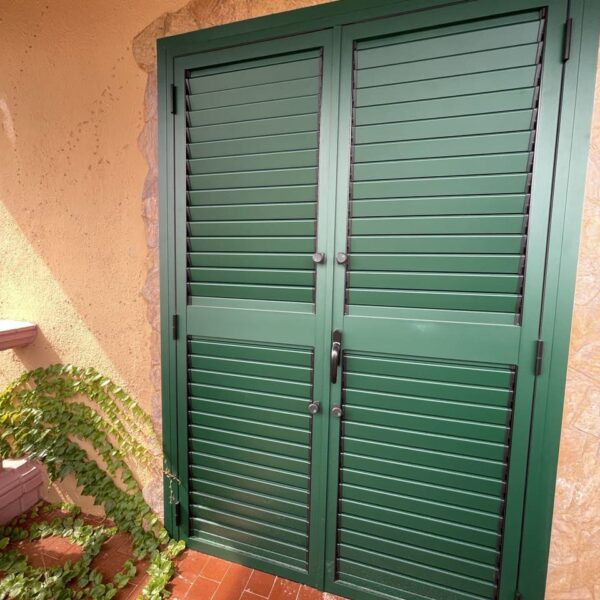 Shutters and folding blinds installation | Stroinvest - Turnkey construction and repair of any complexity on the Costa Brava, Costa Maresme and Barcelona